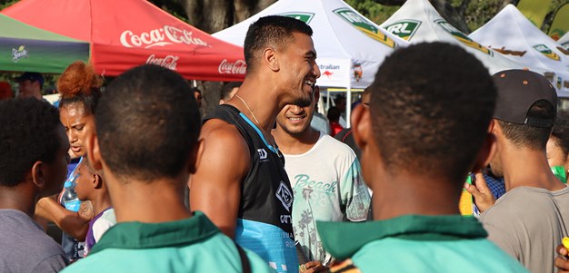 Sharks and Bulldogs receive hero's welcome in PNG