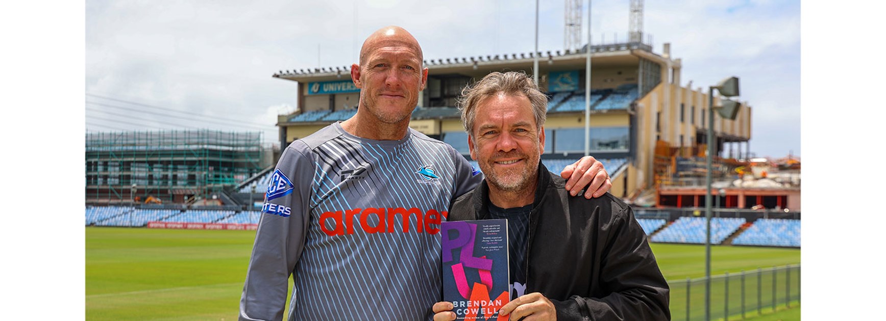 Actor, author, Cronulla fanatic, Cowell pays Sharks a visit