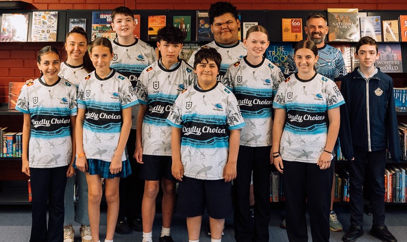 Jada Taylor was joined by Gavin Badger in presenting Deadly Choices shirts to Engadine High School Students