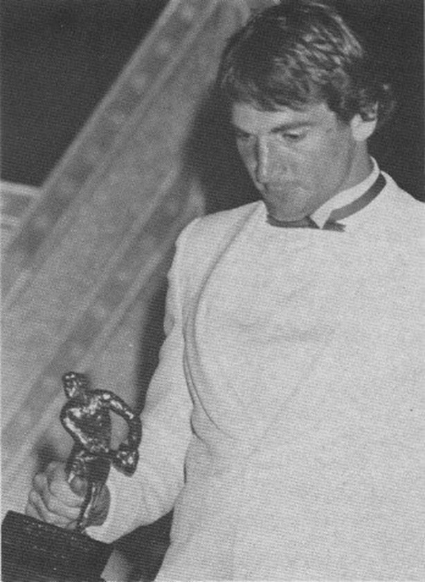 Hatch claims the 1985 Dally M Captain of the Year award.