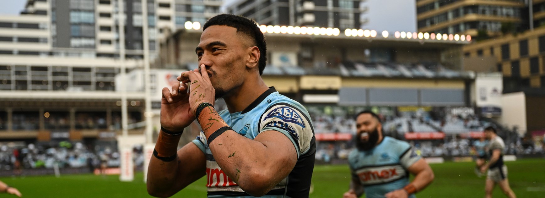 Sharks too slick for Cowboys in the wet