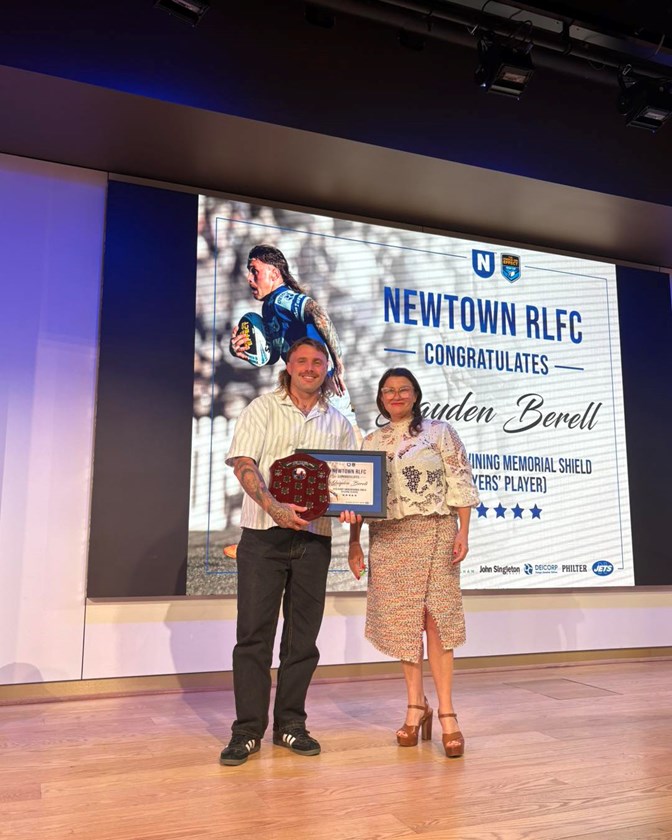 Jayden Berrell collects his Players' Player award. Credit: MAF Photography.