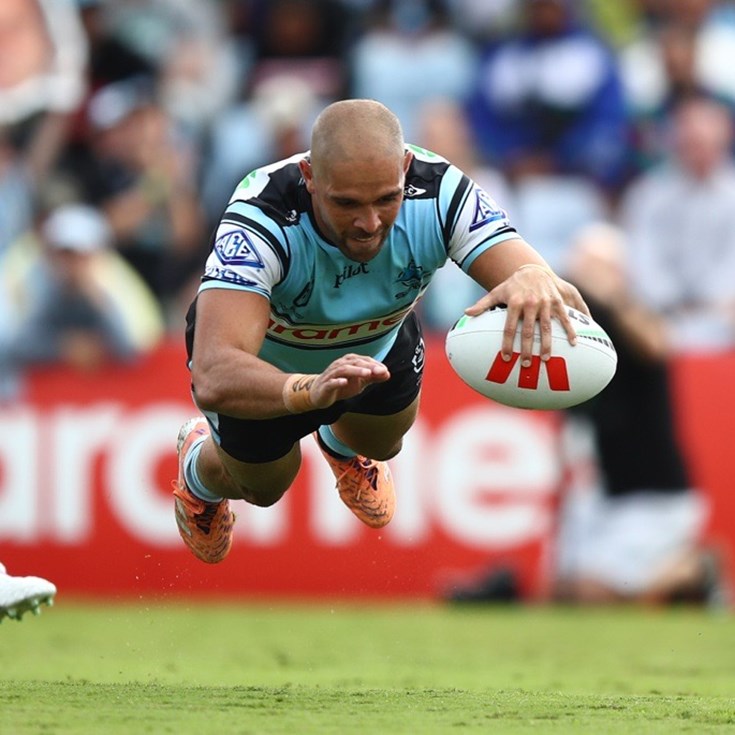 Sharks outclass Warriors in Easter Sunday special